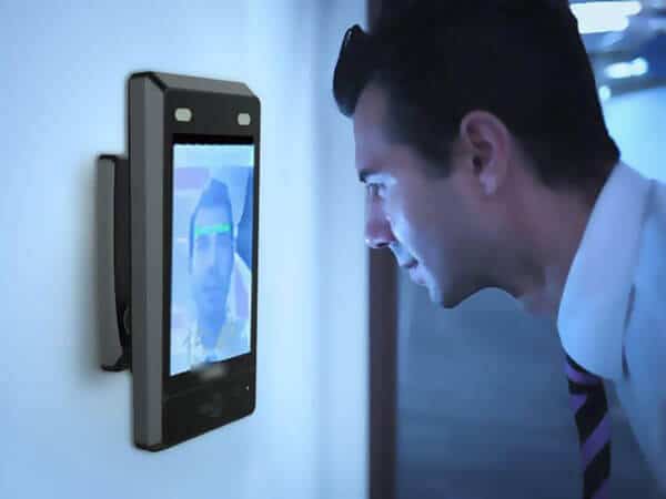 Face recognition temperature scanner